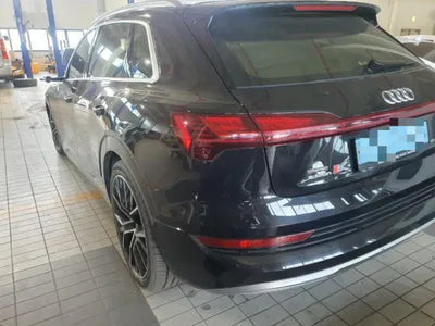 2020 Audi e-tron VIN: