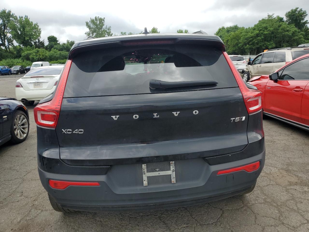 2022 VOLVO XC40 T5 R-DESIGN VIN:YV4162UMXN2661216