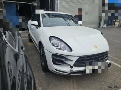 2016 Porsche Macan VIN: