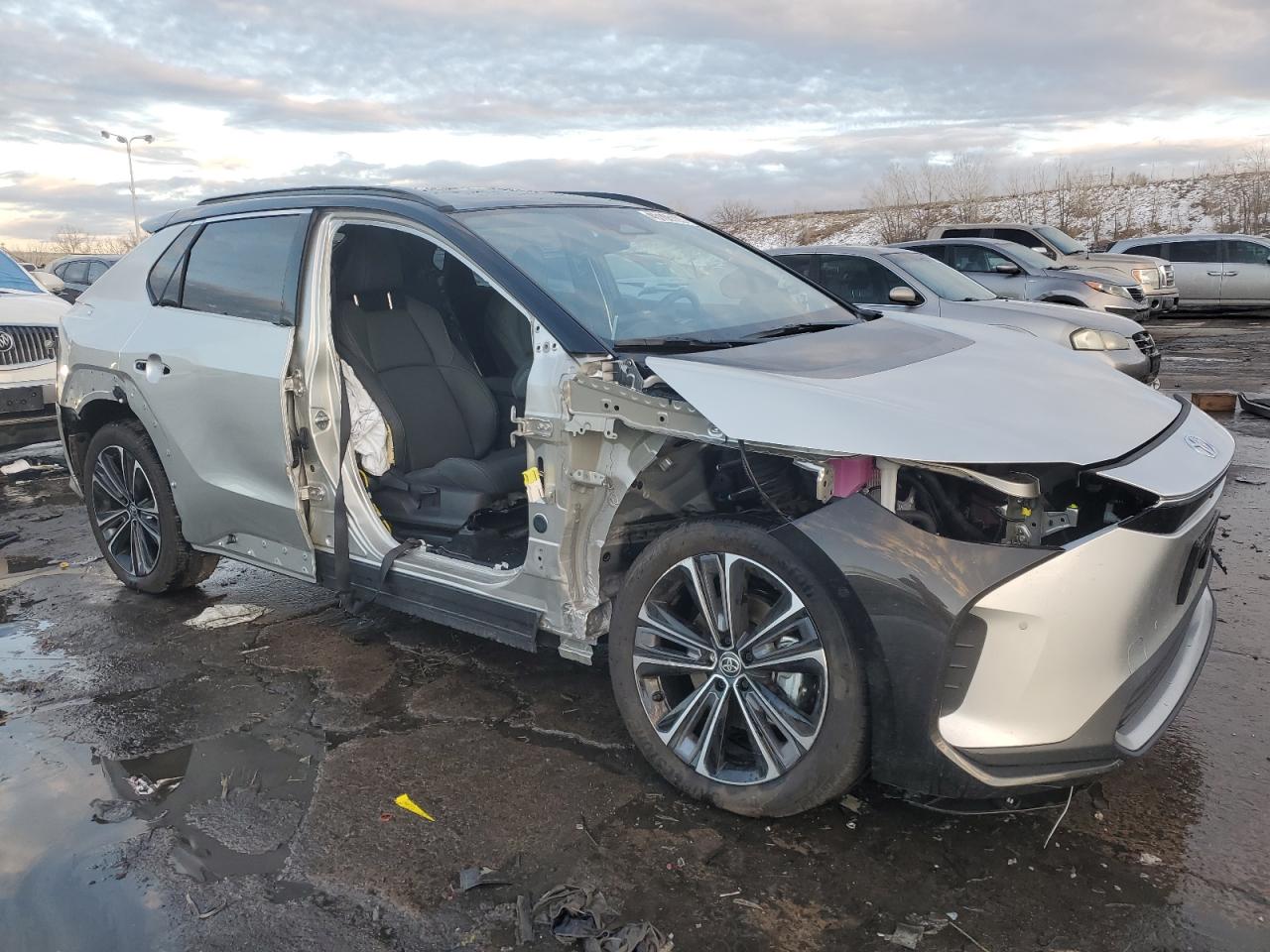 2024 TOYOTA BZ4X XLE VIN:JTMABACA5RA072490
