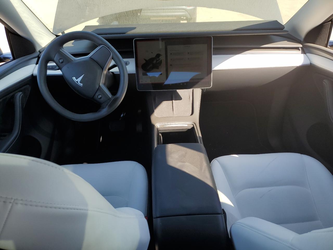 2024 TESLA MODEL Y  VIN:7SAYGDEE9RA215563