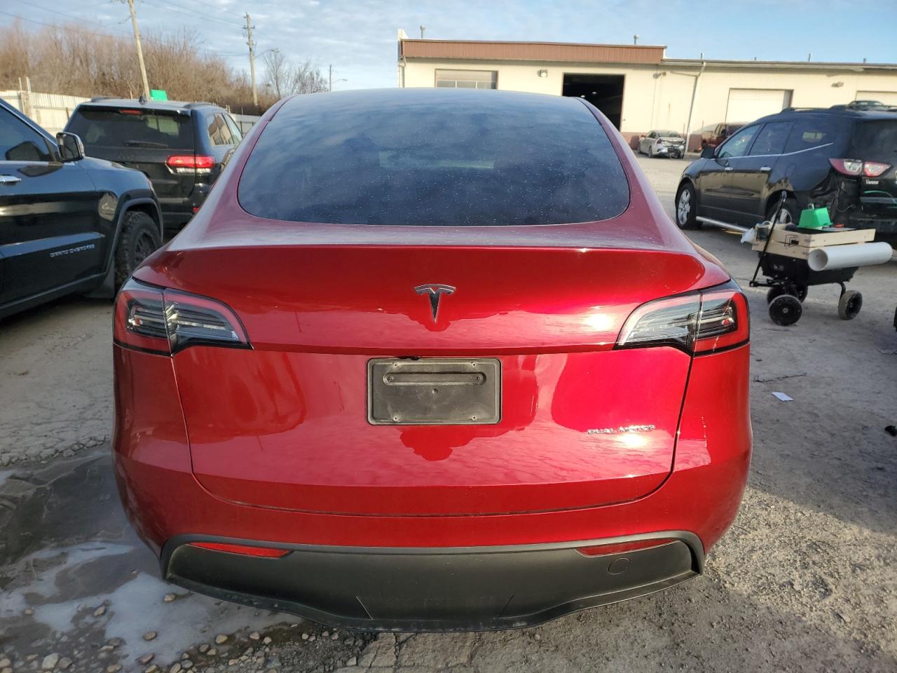 2024 TESLA MODEL Y  VIN:7SAYGDEE4RA222288