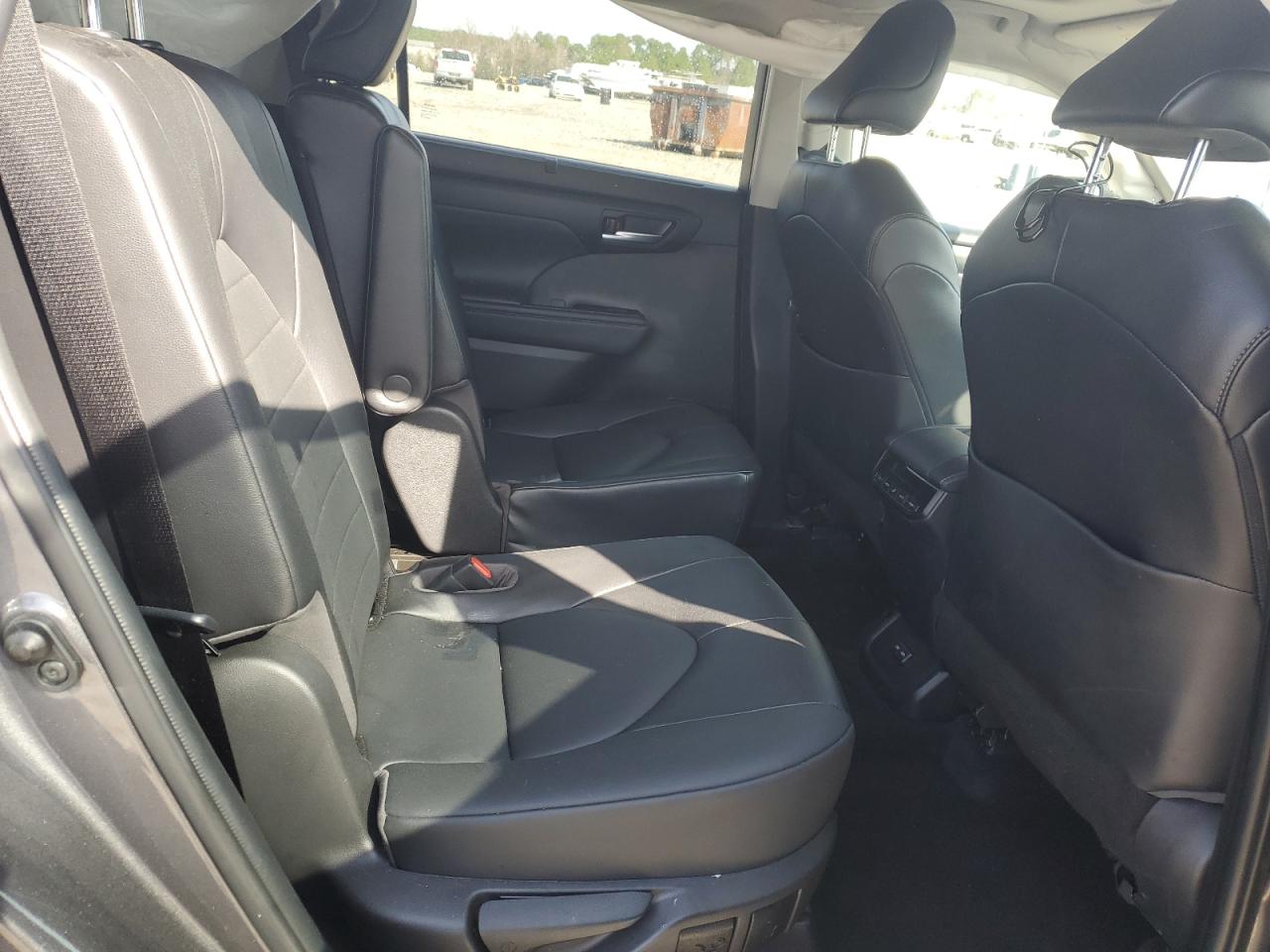 2022 TOYOTA HIGHLANDER XLE VIN:5TDHZRAH4NS545270