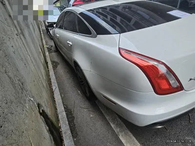 2019 Jaguar XJS VIN: