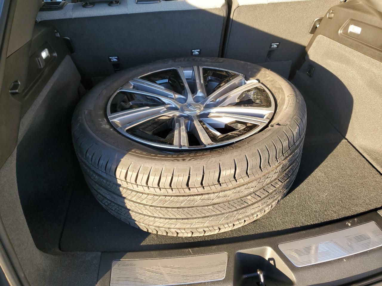 2024 CADILLAC LYRIQ TECH VIN:1ZVHT82H585181488