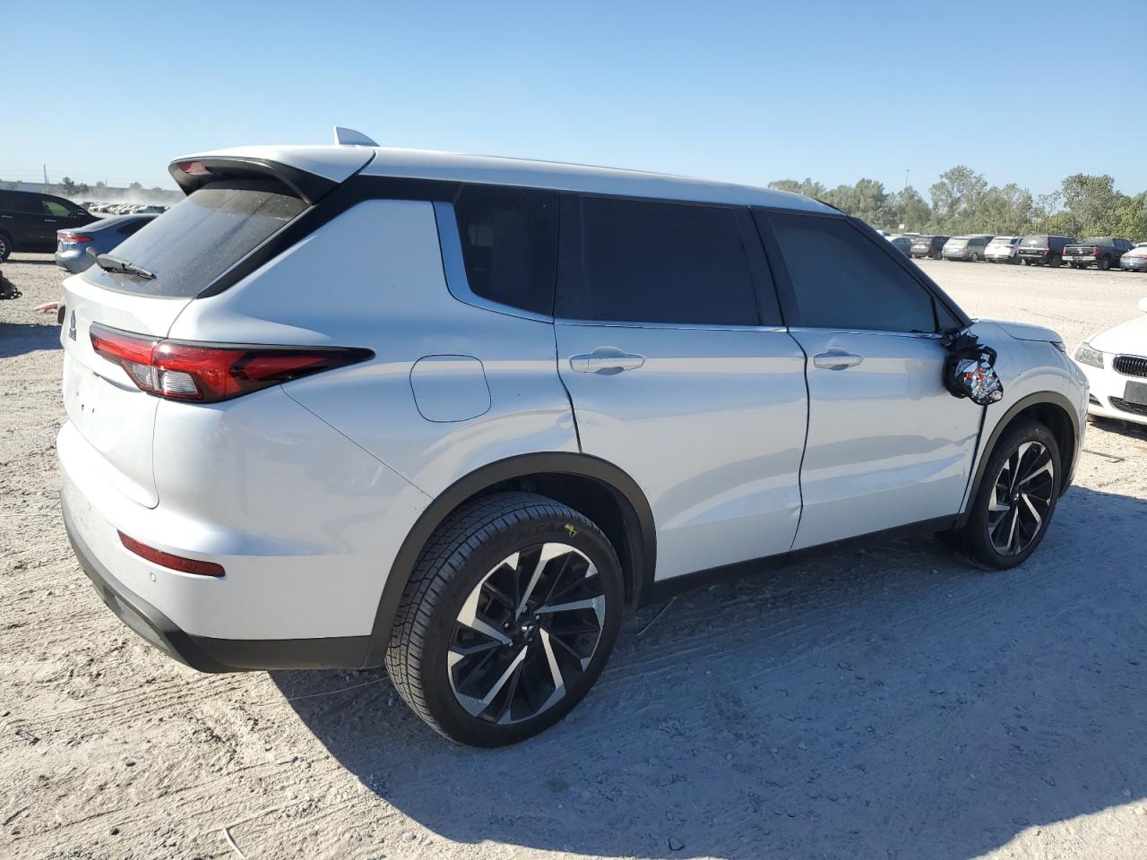 2022 MITSUBISHI OUTLANDER ES VIN:JA4J3TA82NZ032415