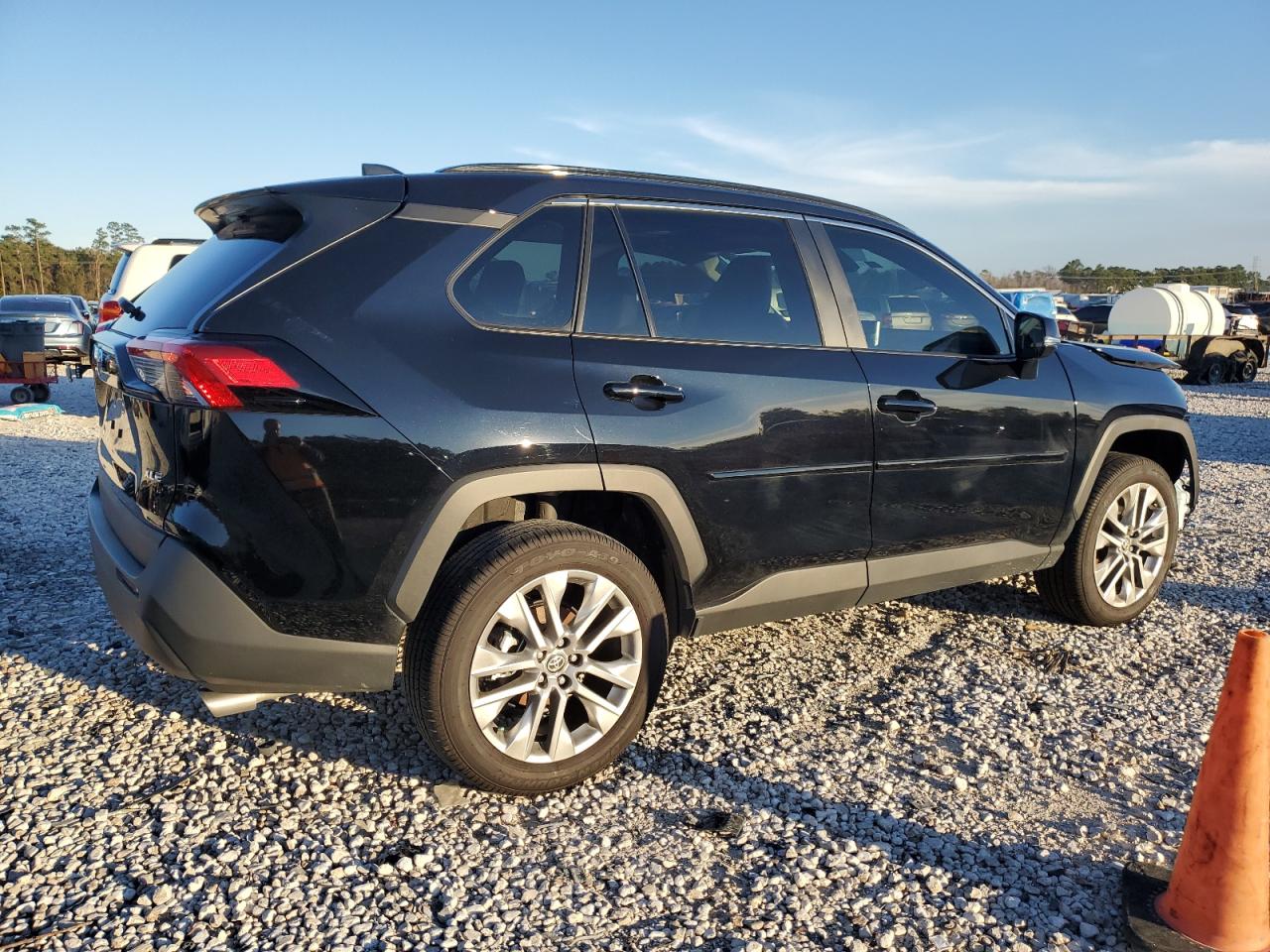 2024 TOYOTA RAV4 XLE PREMIUM VIN:2T3C1RFV5RC276055