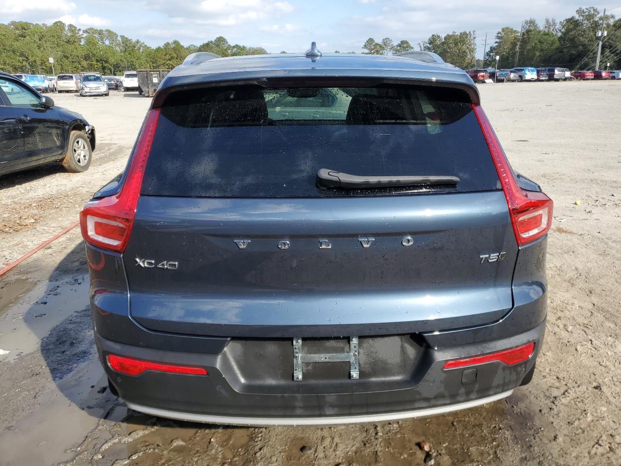 2022 VOLVO XC40 T5 MOMENTUM VIN:YV4162UK3N2647916