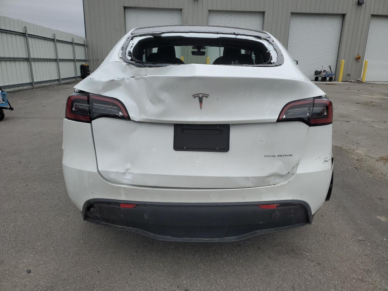 2022 TESLA MODEL Y  VIN:7SAYGDEE1NA010894