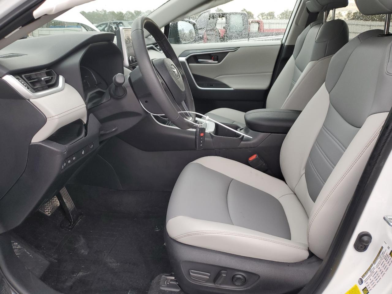 2024 TOYOTA RAV4 XLE PREMIUM VIN:2T3A1RFV1RW424658