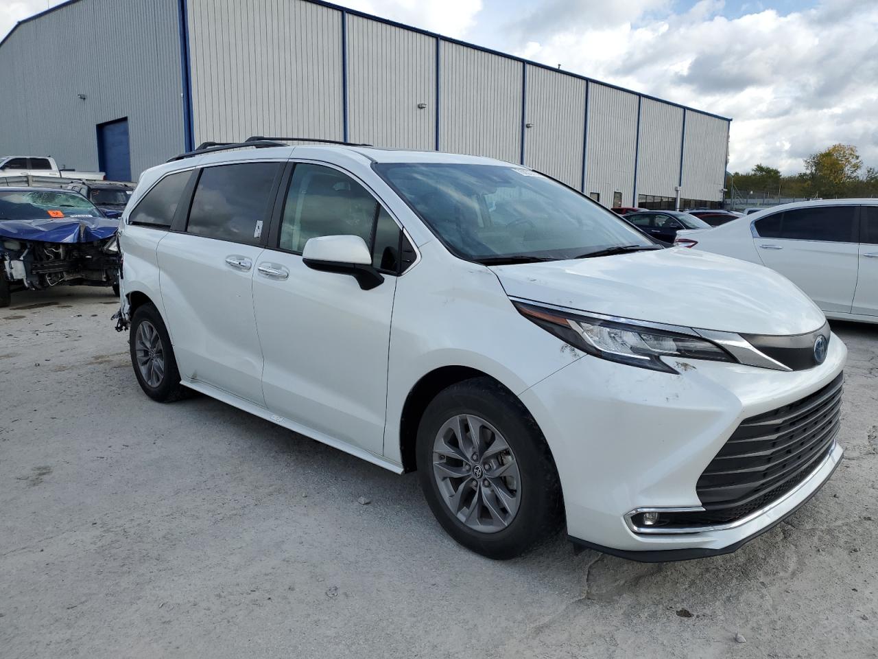 2022 TOYOTA SIENNA XLE VIN:5TDYRKEC2NS134018