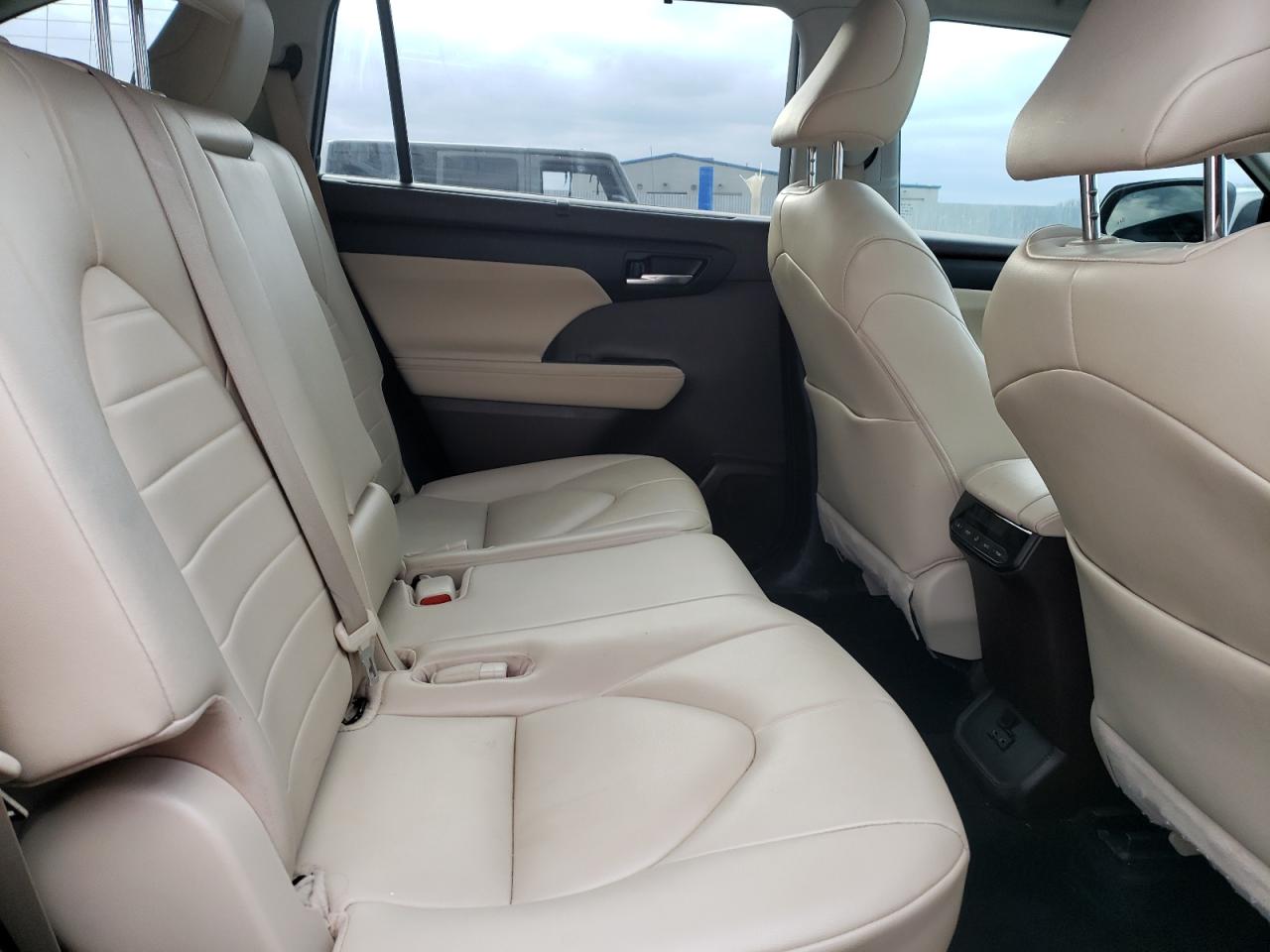 2022 TOYOTA HIGHLANDER XLE VIN:5TDGZRAH7NS558445