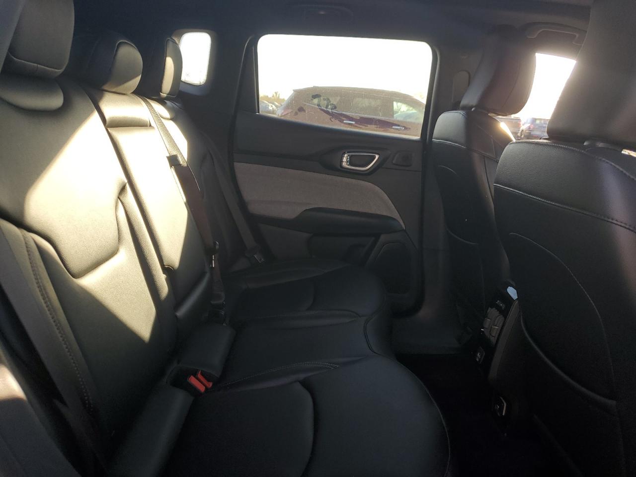 2024 JEEP COMPASS LATITUDE LUX VIN:3C4NJDFN8RT154145