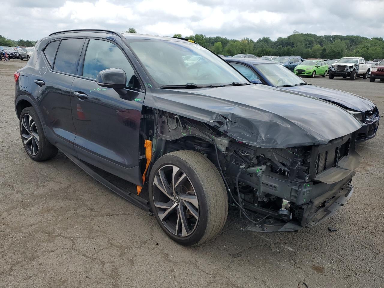 2022 VOLVO XC40 T5 R-DESIGN VIN:YV4162UMXN2661216