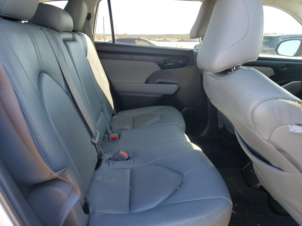 2022 TOYOTA HIGHLANDER L VIN:5TDCZRAH2NS117305