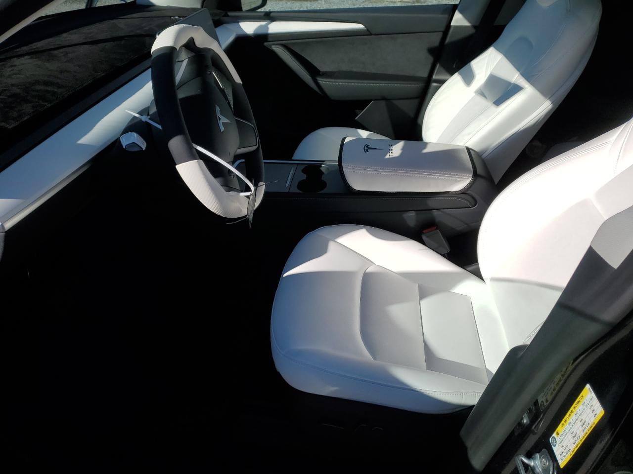 2024 TESLA MODEL Y  VIN:7SAYGDEE6RF995637