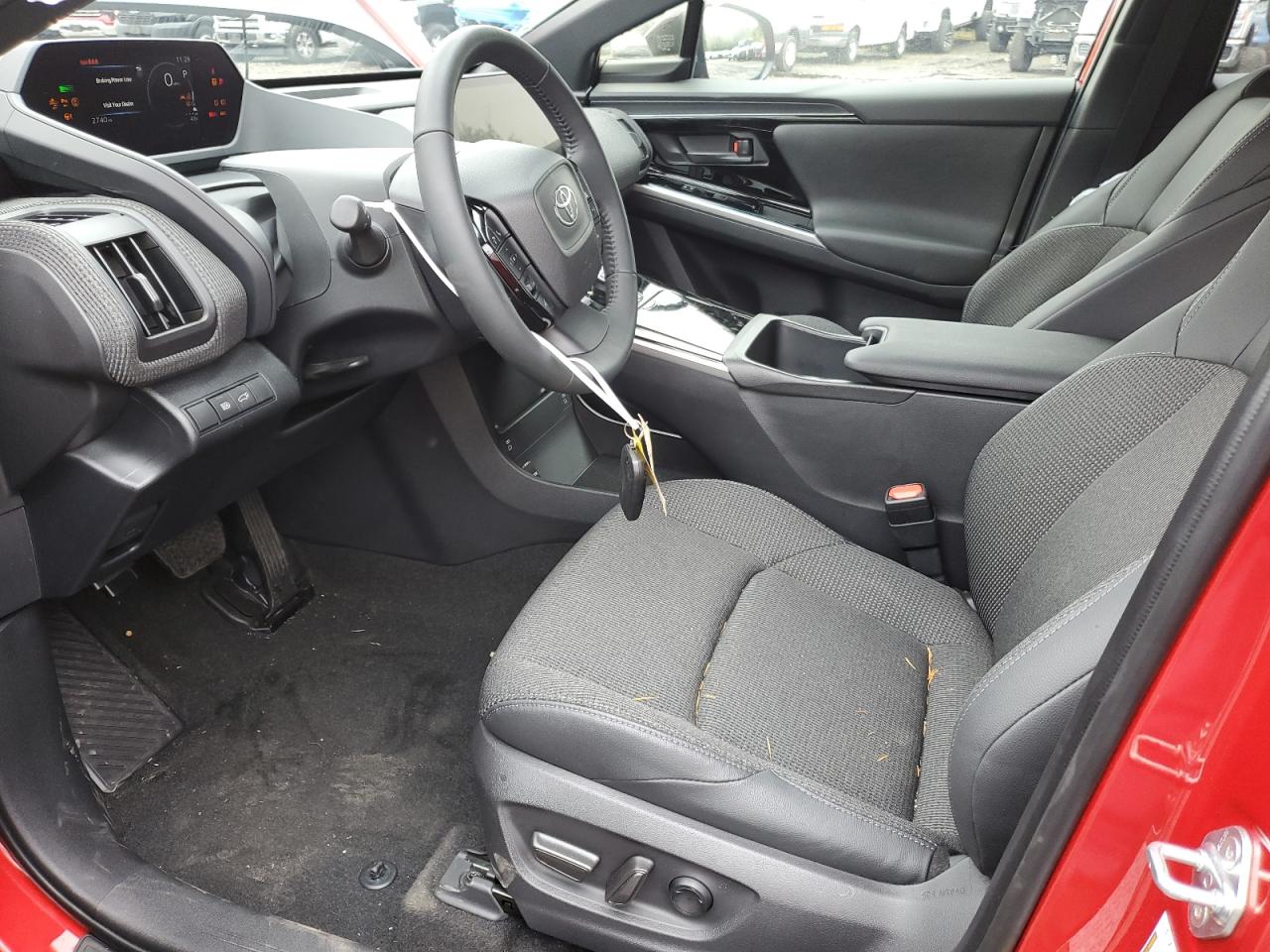 2024 TOYOTA BZ4X XLE VIN:JTMABACA5RA053082