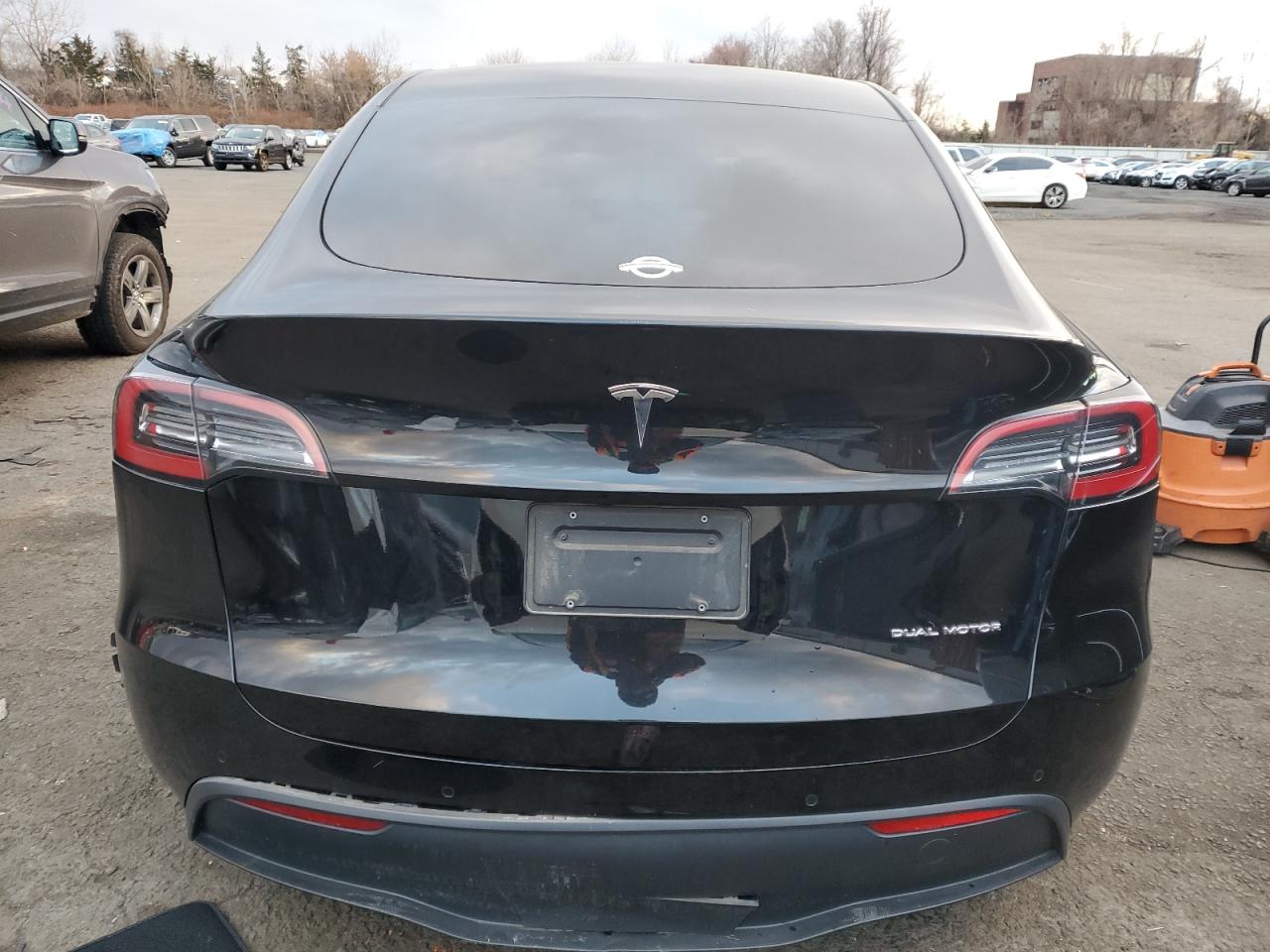 2022 TESLA MODEL Y  VIN:7SAYGDEE5NA007514