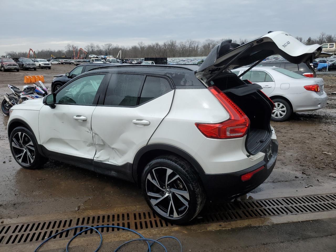 2022 VOLVO XC40 T5 R-DESIGN VIN:YV4162UMXN2732012