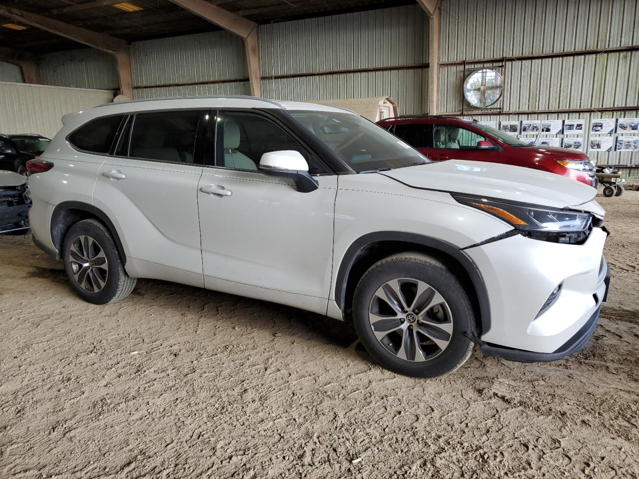 2022 TOYOTA HIGHLANDER XLE VIN:5TDGZRAHXNS093756