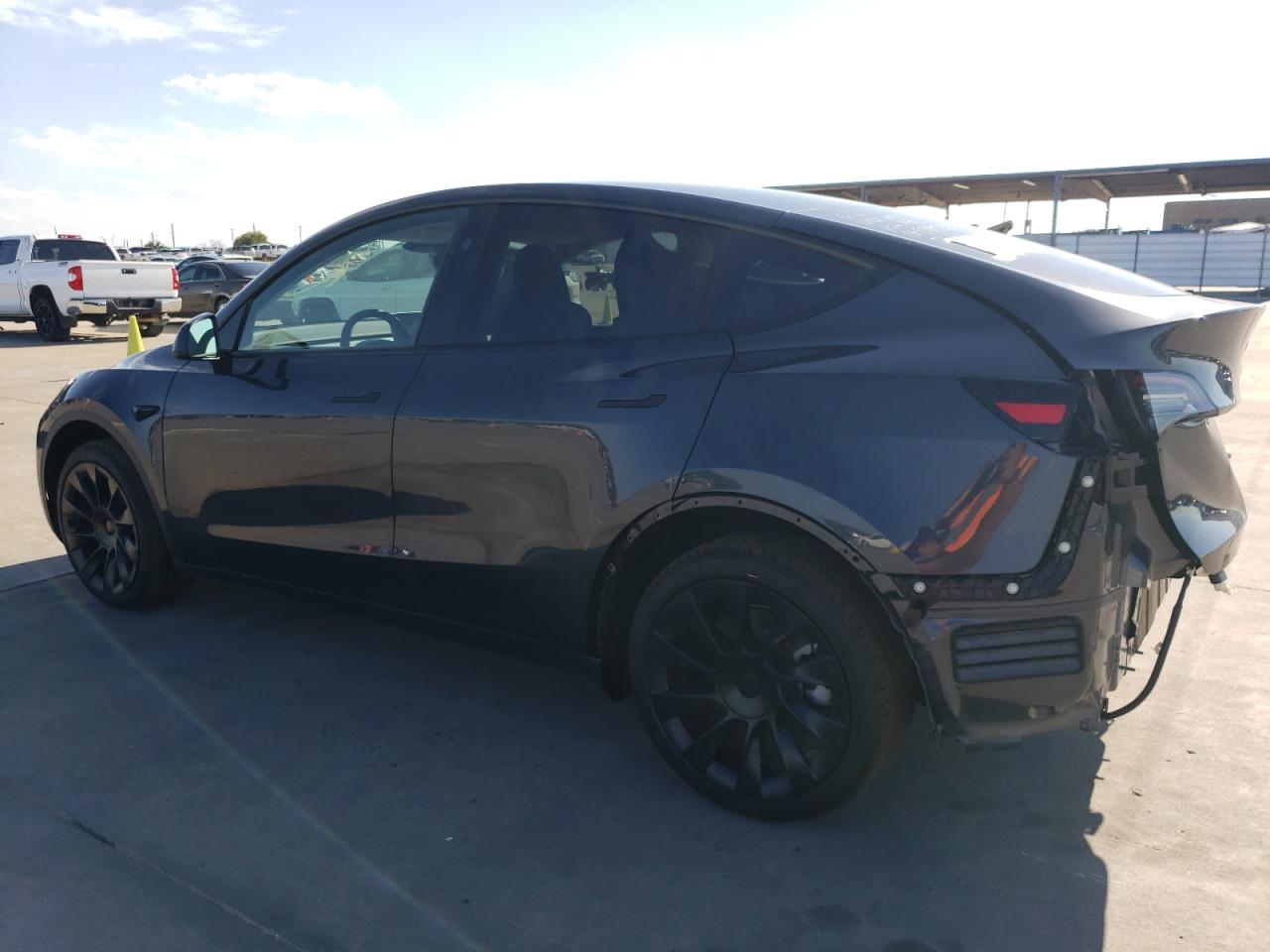 2024 TESLA MODEL Y  VIN:7SAYGDEE1RA294100