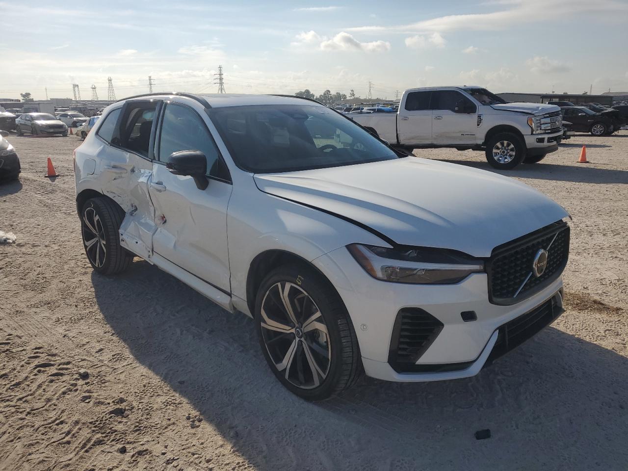 2022 VOLVO XC60 T8 RECHARGE R-DESIGN VIN:YV4BR0DM2N1960656