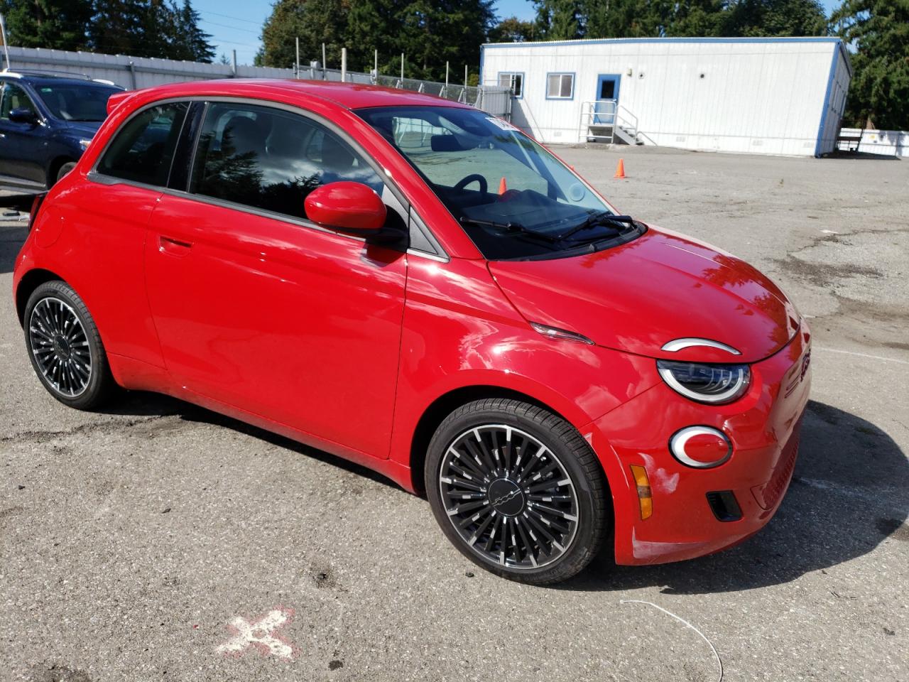 2024 FIAT 500 E RED VIN:ZFAFFAA44RX204389