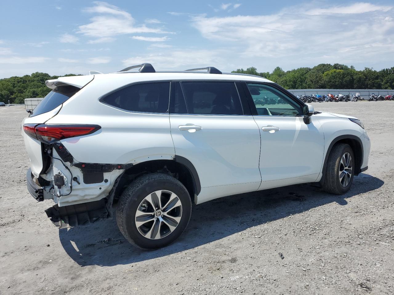 2022 TOYOTA HIGHLANDER XLE VIN:5TDGZRBH0NS589437