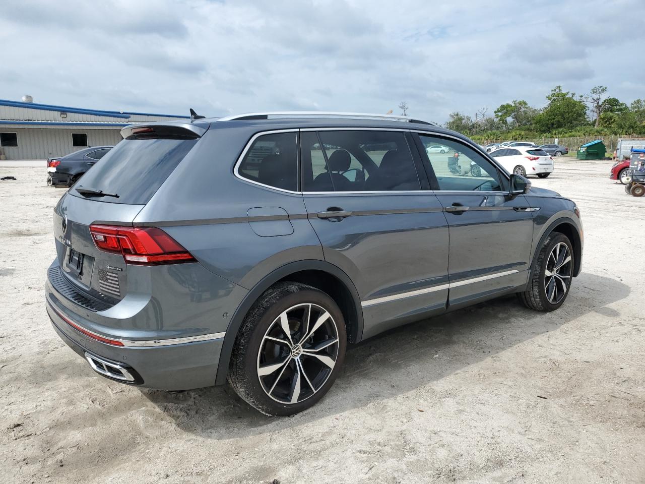 2024 VOLKSWAGEN TIGUAN SEL R-LINE BLACK VIN:3VV4B7AX8RM031668