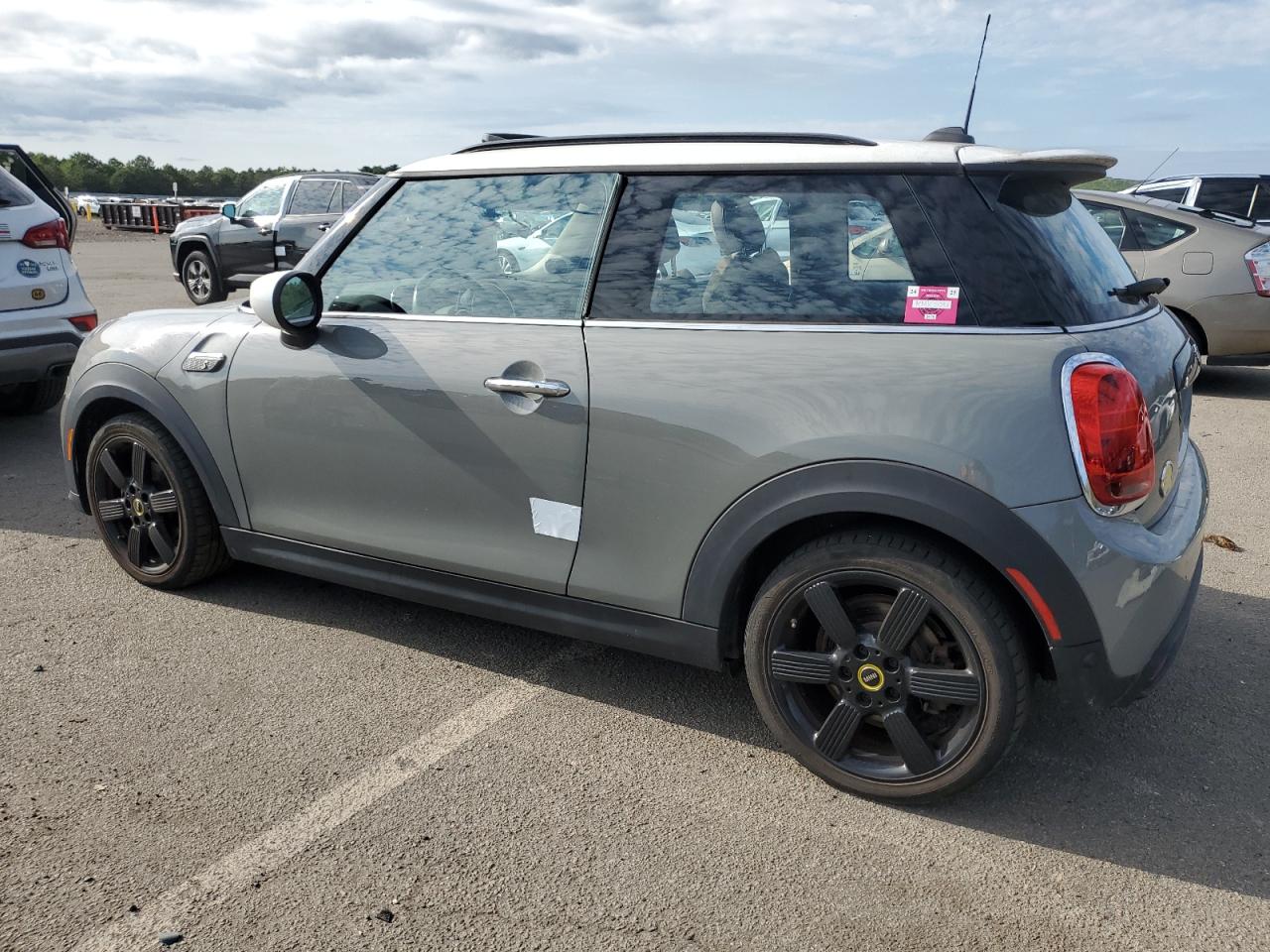 2022 MINI COOPER SE VIN:WMW13DJ03N2R00370