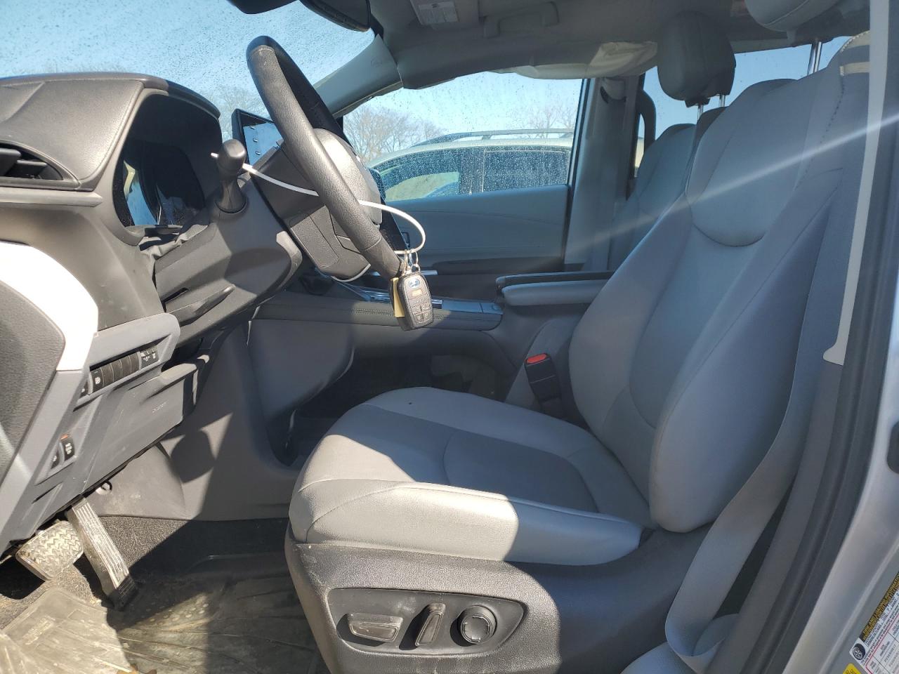 2022 TOYOTA SIENNA XLE VIN:5TDJRKEC8NS085358