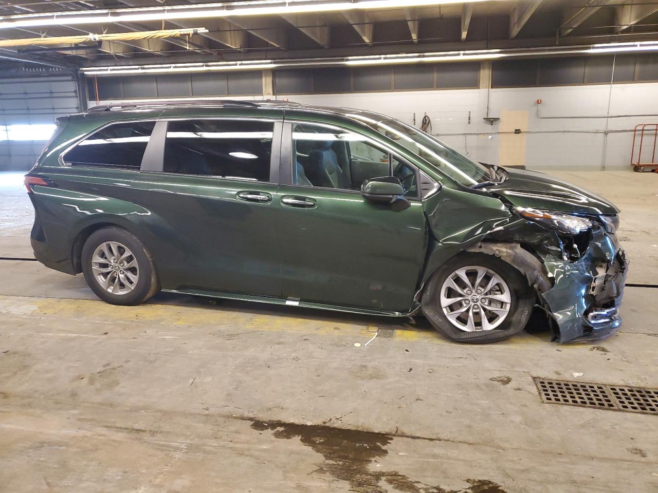 2022 TOYOTA SIENNA XLE VIN:5TDJSKFC4NS049251