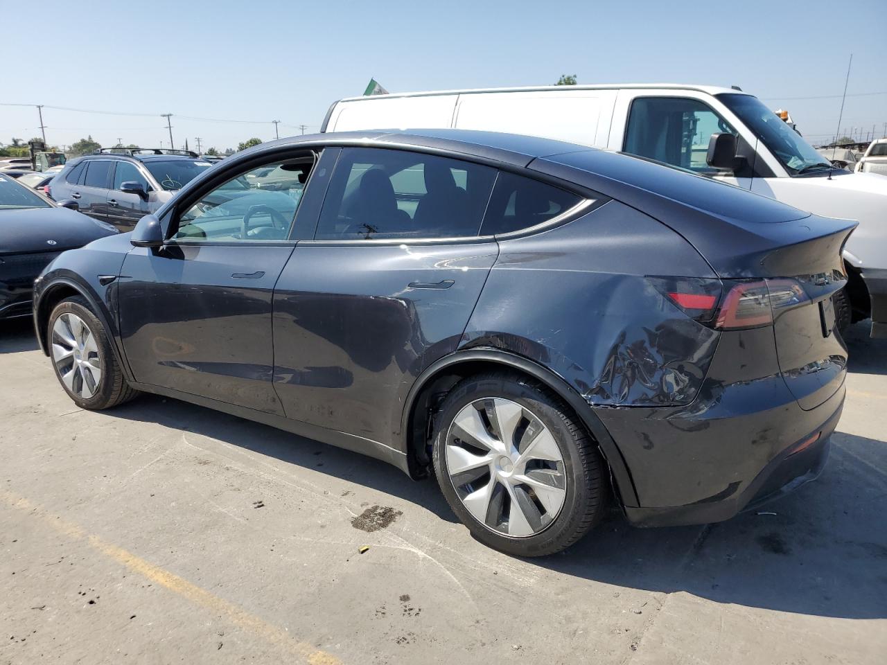 2024 TESLA MODEL Y  VIN:7SAYGAEE6RF032655