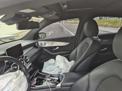 2019 Mercedes-Benz GLC 300 VIN: