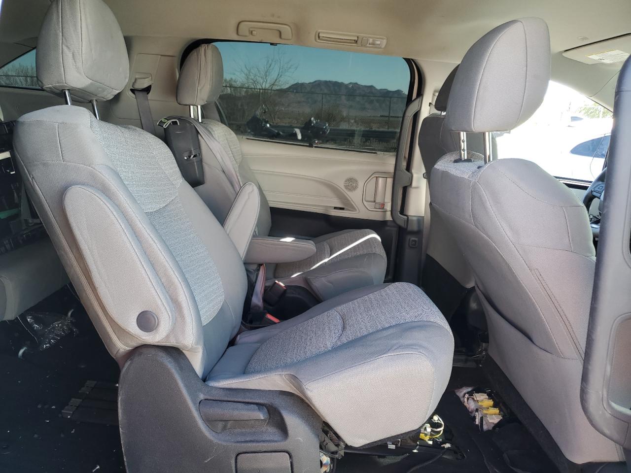 2022 TOYOTA SIENNA LE VIN:5TDKRKEC5NS108065