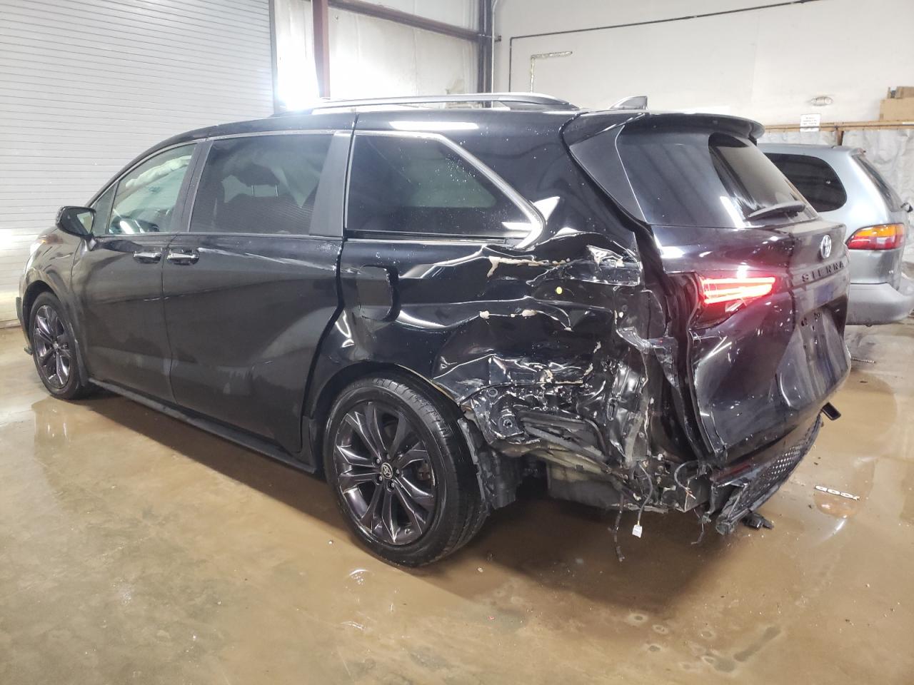 2022 TOYOTA SIENNA XSE VIN:5TDXRKEC5NS132033