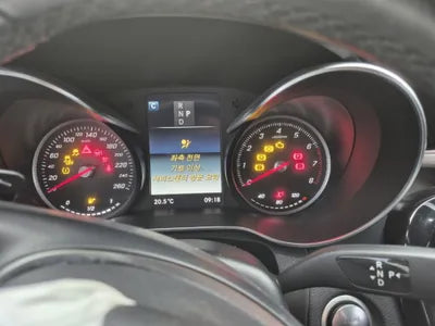 2019 Mercedes-Benz GLC 300 VIN: