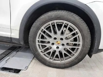 2015 Porsche Cayenne VIN: