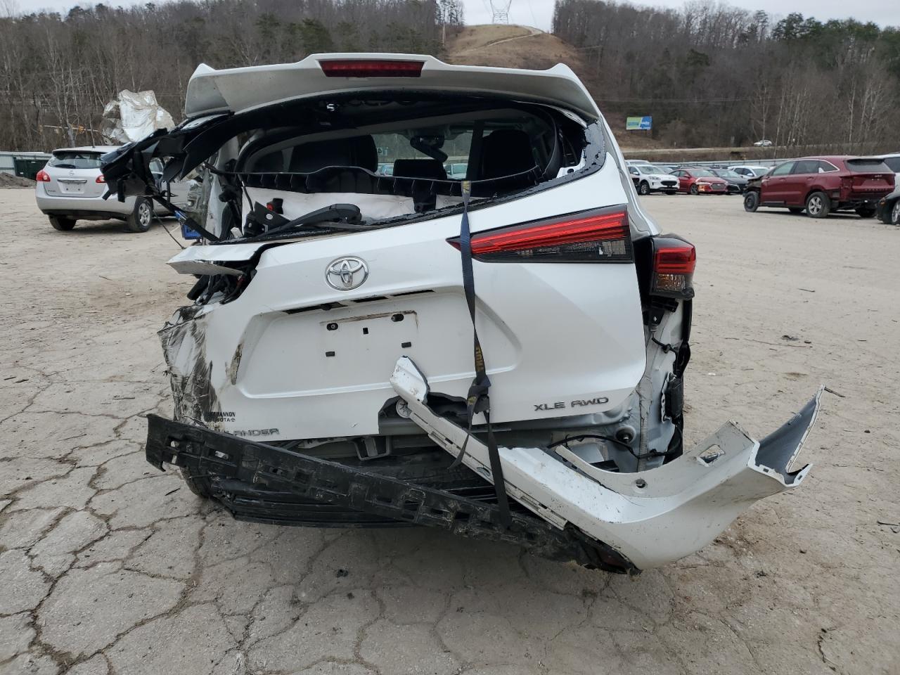 2022 TOYOTA HIGHLANDER XLE VIN:5TDGZRBH4NS576979