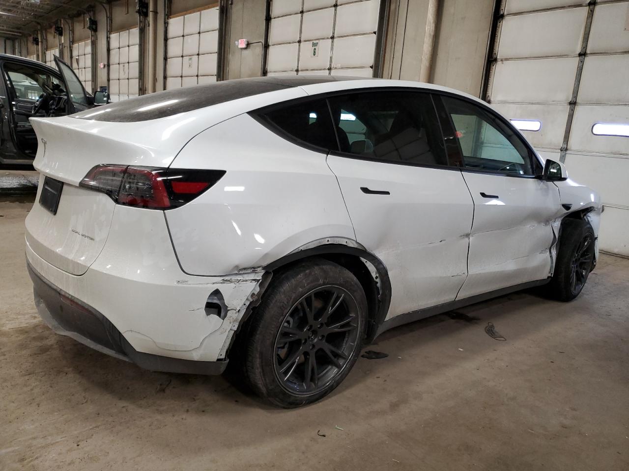 2024 TESLA MODEL Y  VIN:7SAYGDEE5RF191281