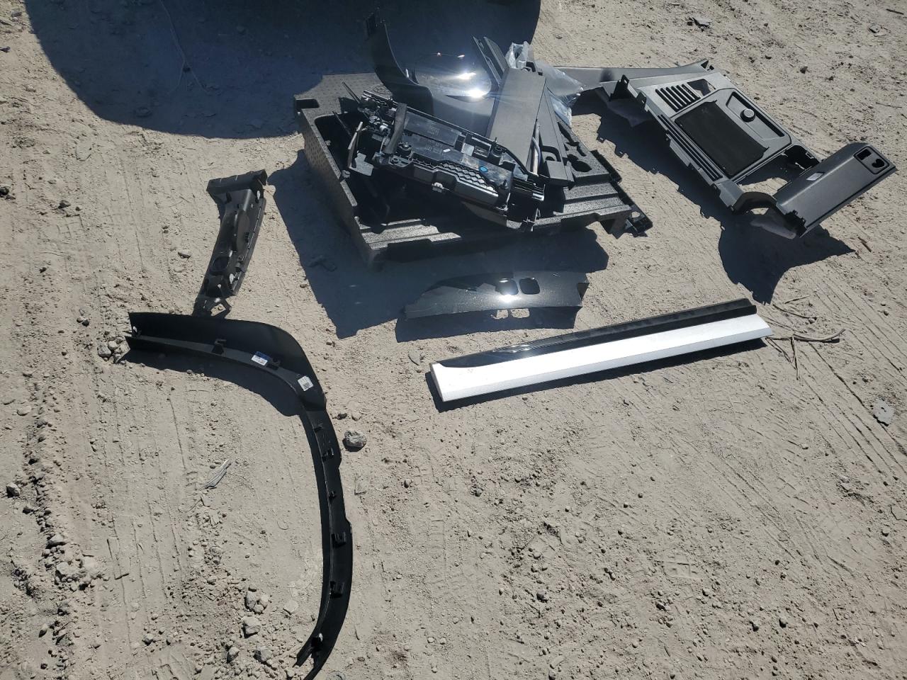 2024 LAND ROVER DEFENDER 110 X-DYNAMIC SE VIN:SALE27EU2R2351734