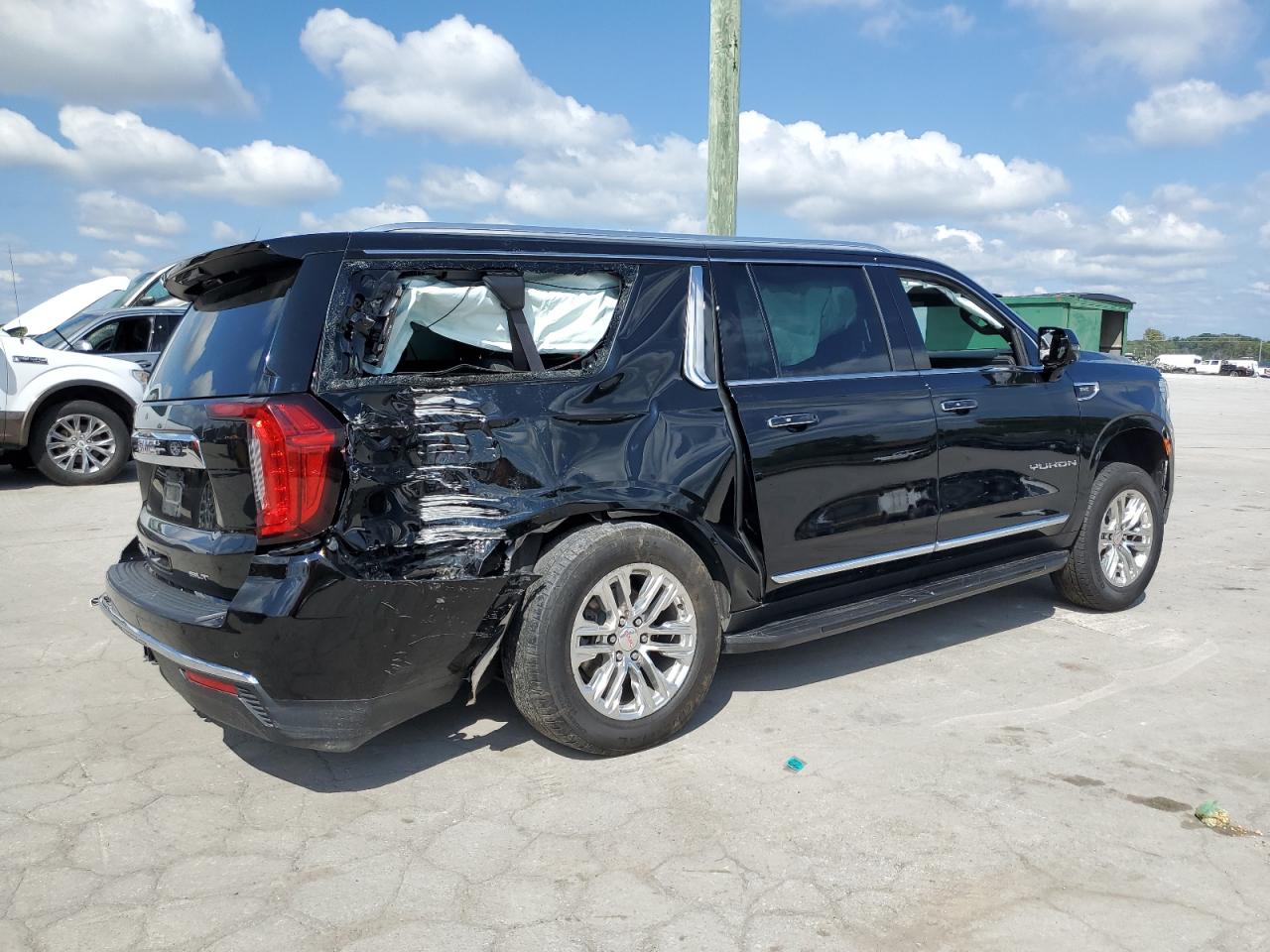 2022 GMC YUKON XL K1500 SLT VIN:1GKS2GKD9NR166827