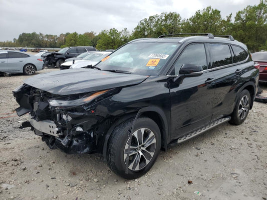 2022 TOYOTA HIGHLANDER XLE VIN:5TDGZRAH5NS141647