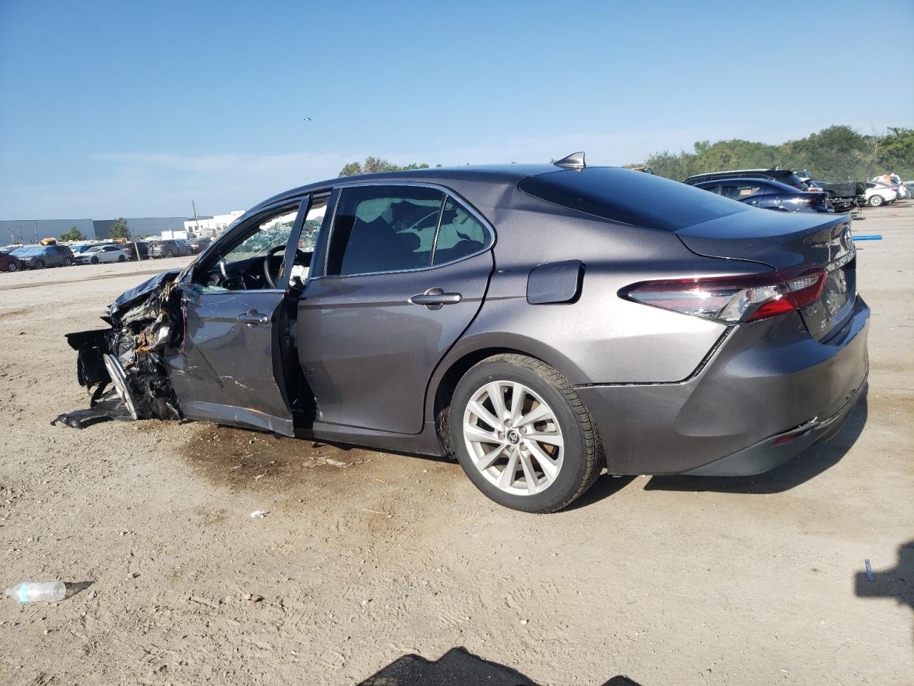 2022 TOYOTA CAMRY LE VIN:4T1C11AK8NU627847