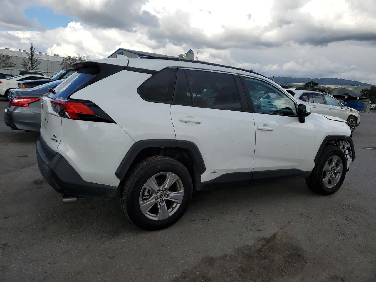 2022 TOYOTA RAV4 XLE VIN:2T3RWRFV2NW138090