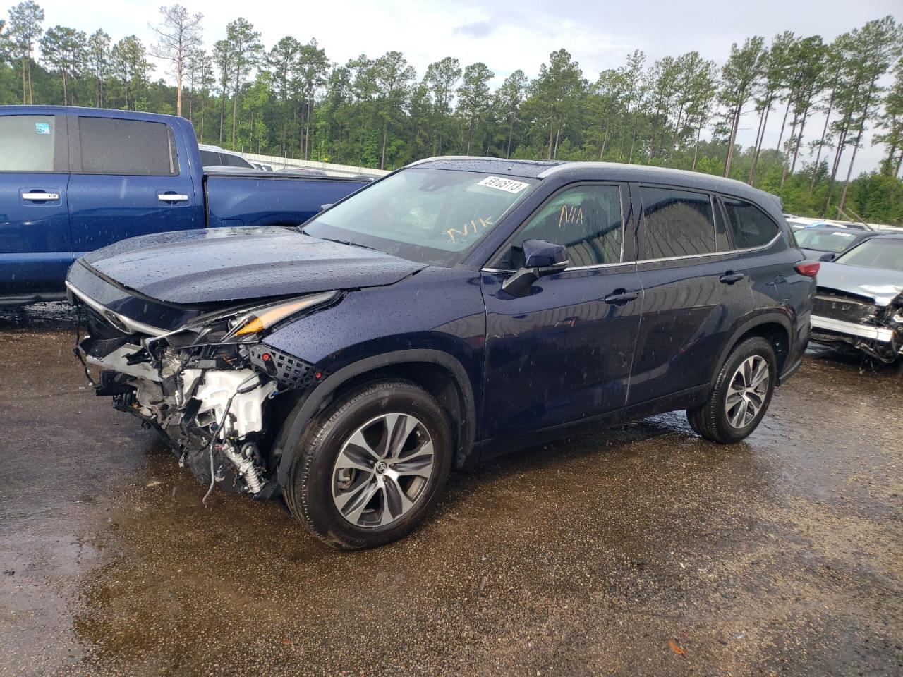 2022 TOYOTA HIGHLANDER XLE VIN:5TDGZRAHXNS132152