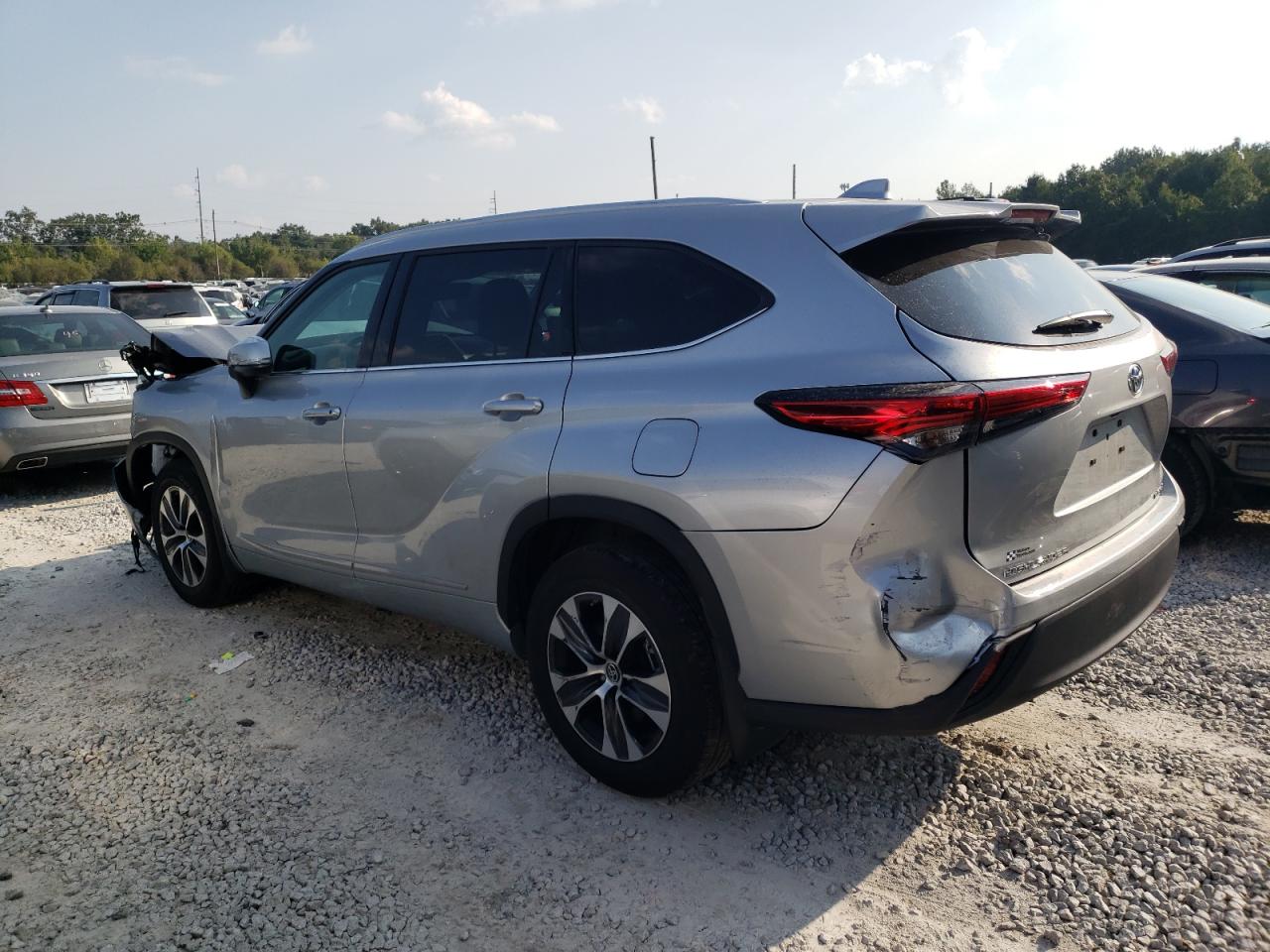 2022 TOYOTA HIGHLANDER XLE VIN:5TDGZRBH9NS230183