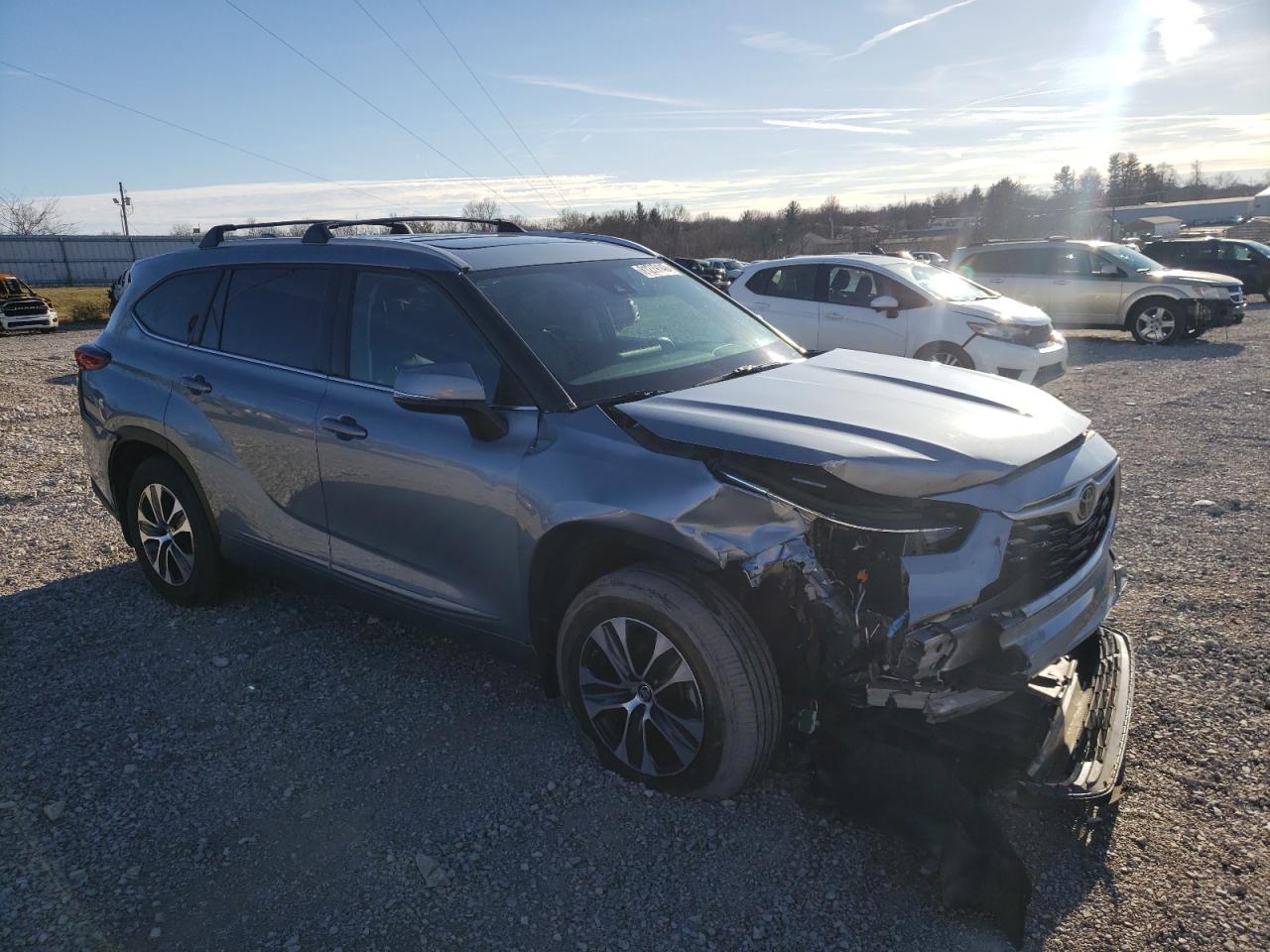 2022 TOYOTA HIGHLANDER XLE VIN:5TDGZRBH2NS234415