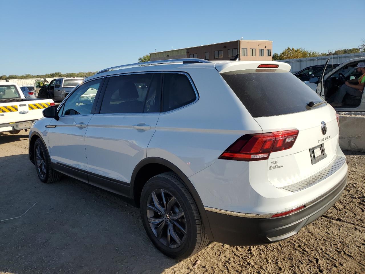 2022 VOLKSWAGEN TIGUAN SE VIN:3VV2B7AX5NM098018