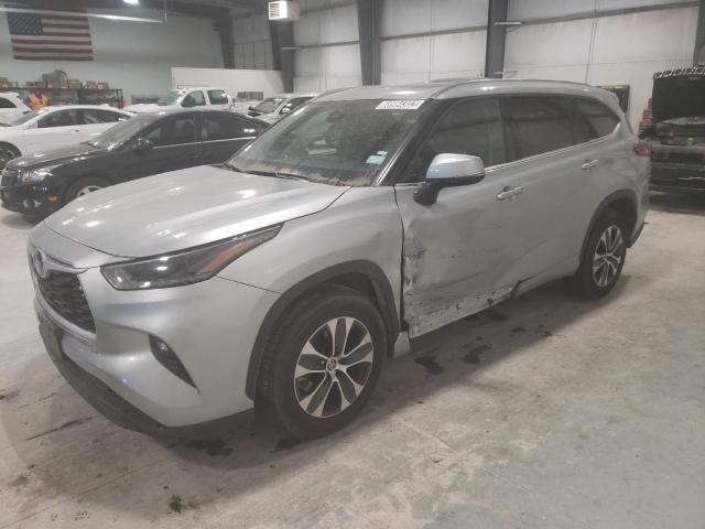 2021 TOYOTA HIGHLANDER XLE VIN: 5TDGZRAH3MS051136